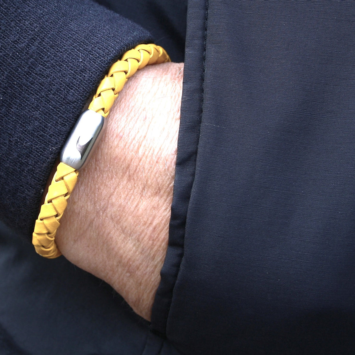 Herren-Leder-armband-steel-gelb-silber-geflochten-Edelstahlverschluss-getragen-wavepirate-shop-f