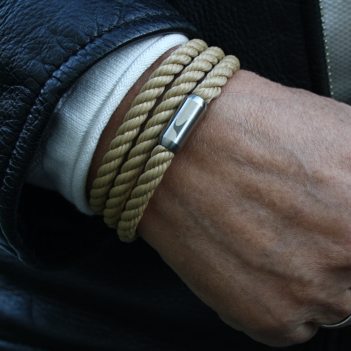 Herren-Segeltau-Armband-Storm-beige-kordel-Edelstahlverschluss-getragen-wavepirate-shop-k