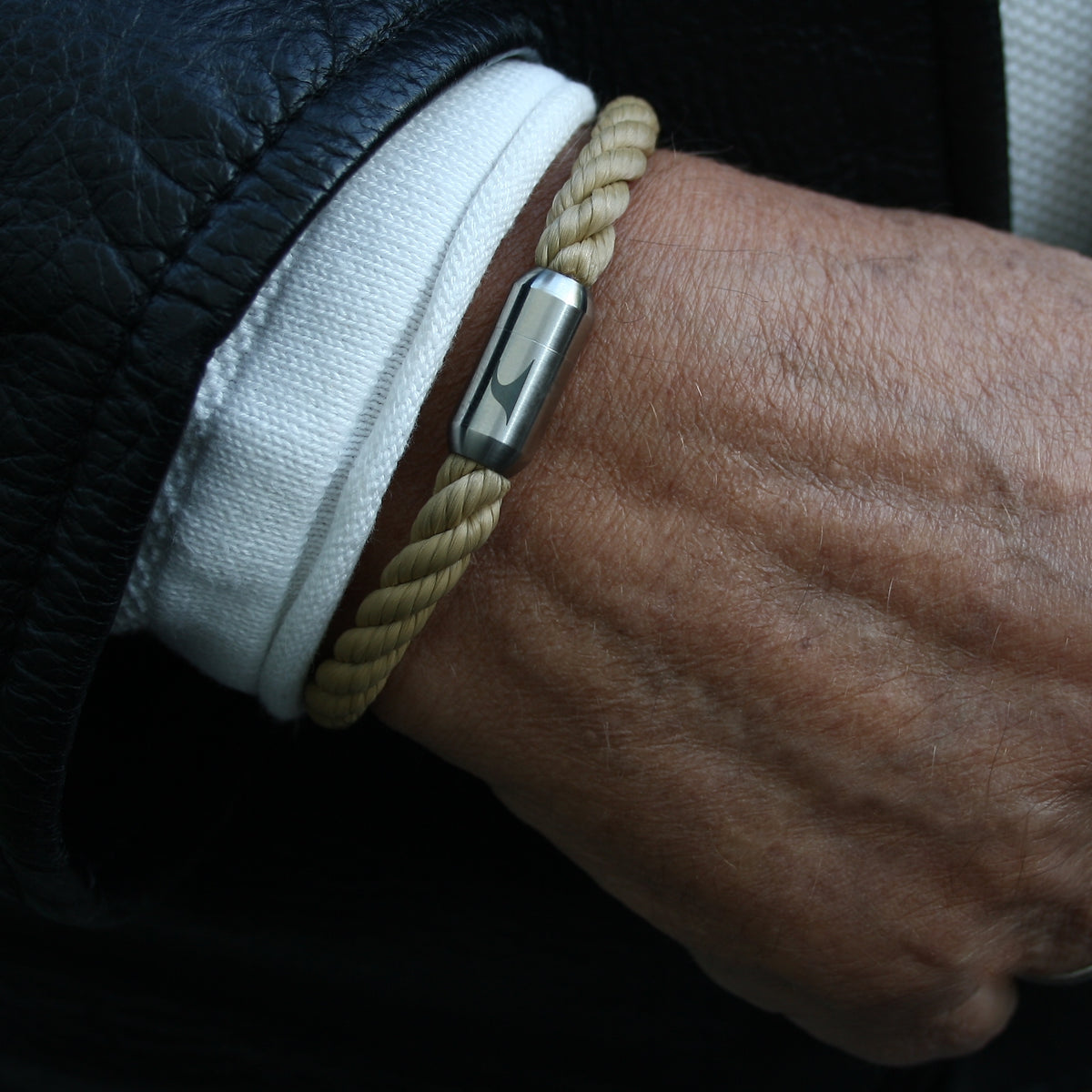 Herren-Segeltau-Armband-atoll-beige-kordel-Edelstahlverschluss-getragen-wavepirate-shop-k-1