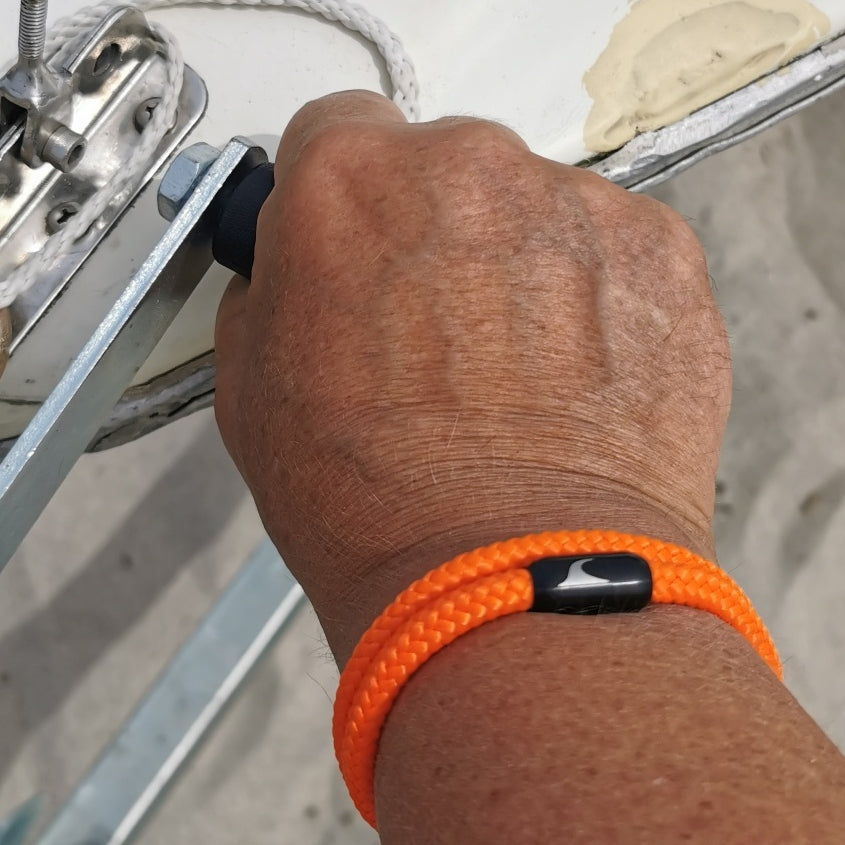 Herren-Segeltau-Armband-damen-hawaii-orange-schwarz-Edelstahlverschluss-getragen-wavepirate-shop-st