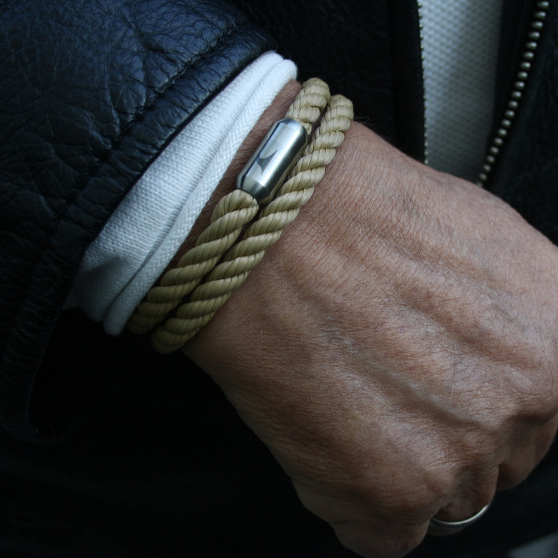 Herren-Segeltau-Armband-hawaii-beige-natur-Edelstahlverschluss-getragen-wavepirate-shop-k