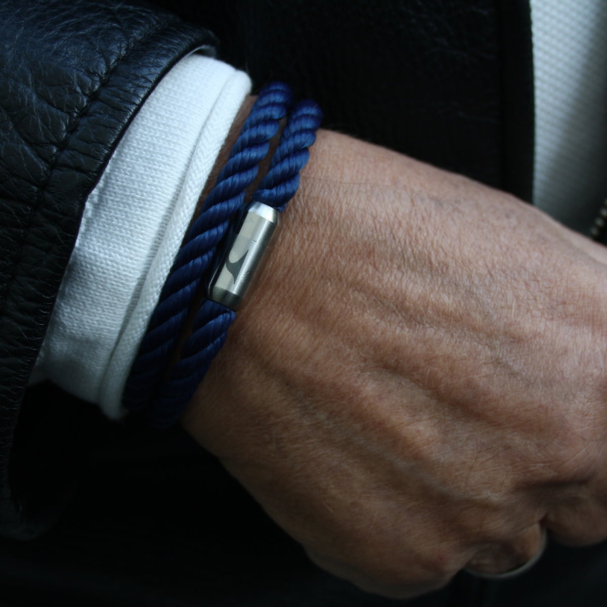 Herren-Segeltau-Armband-hawaii-blau-Edelstahlverschluss-getragen-wavepirate-shop-k