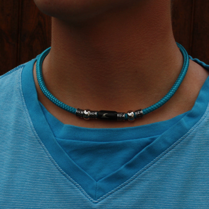 Herren-segeltau-halskette-damen-atoll-blau-schwarz-geflochten-Edelstahlverschluss-getragen-wavepirate-shop-st