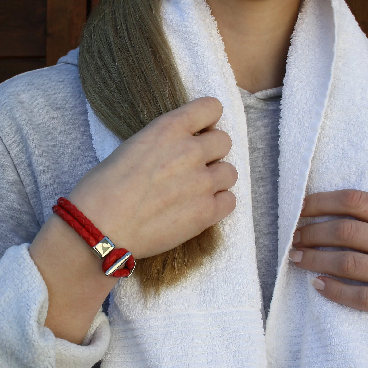 Leder-Armband-Damen-Aruba-rot-geflochten-Edelstahlverschluss-detail-wavepirate-shop-f