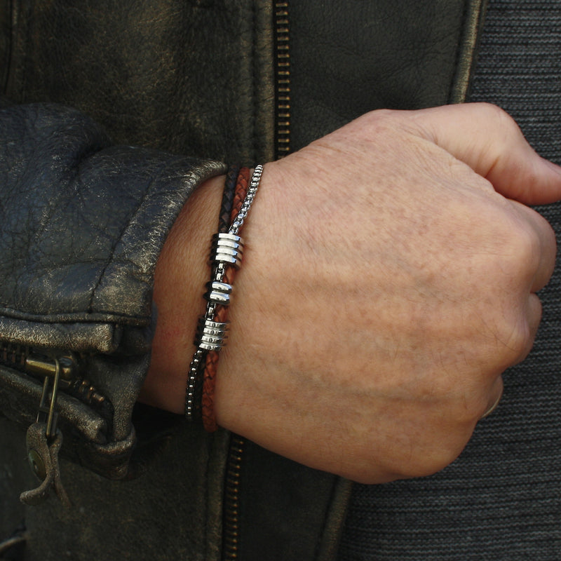 Leder-Armband-Edelstahlkette-Herren-Lex-Cognac-braun-geflochten-Edelstahlverschluss-getragen-wavepirate-shop-ff