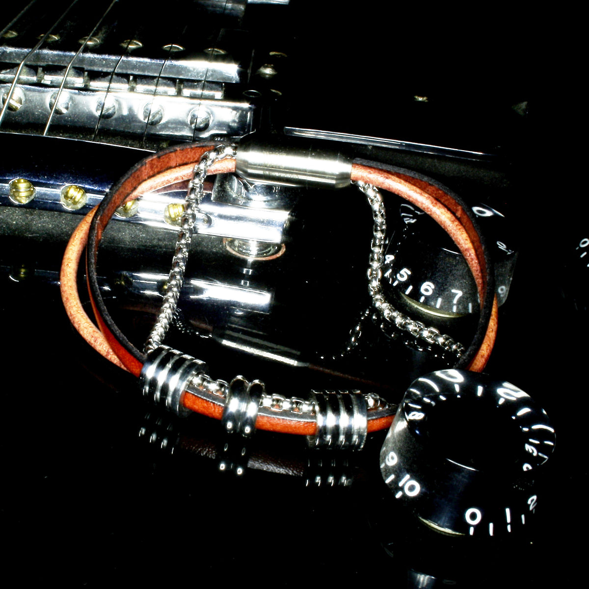 Leder-Armband-Edelstahlkette-Herren-Lex-Mahagoni-geflochten-Edelstahlverschluss-detail-wavepirate-shop-fr