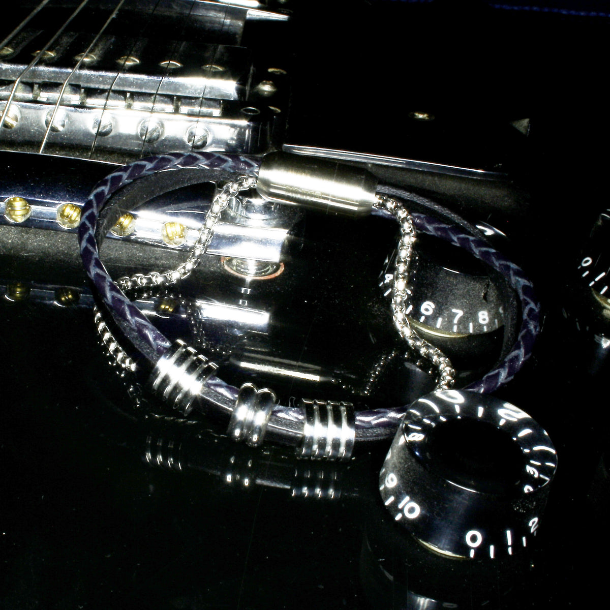 Leder-Armband-Edelstahlkette-Herren-Lex-Schwarz-geflochten-Edelstahlverschluss-detail-wavepirate-shop-fr