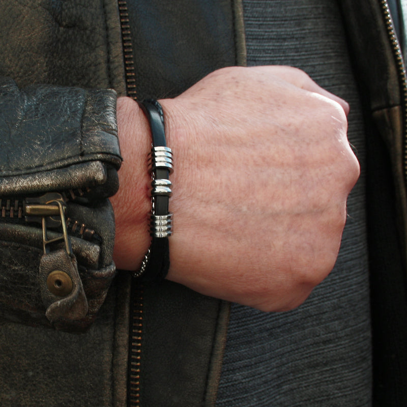Leder-Armband-Edelstahlkette-Herren-Lex-Schwarz-geflochten-Edelstahlverschluss-getragen-wavepirate-shop-fr