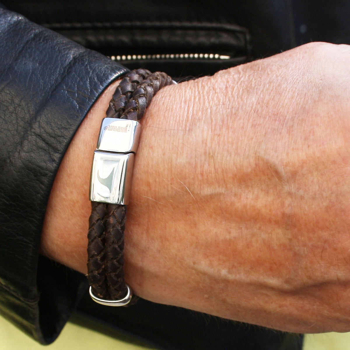 Leder-Armband-Herren-Afrika-braun-geflochten-Edelstahlverschluss-getragen-wavepirate-shop-f-1