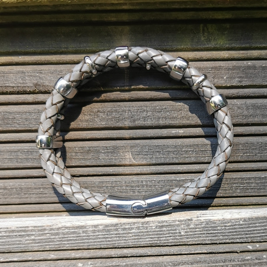 Leder-Armband-Herren-Afrika-grau-geflochten-Edelstahlverschluss-detail-wavepirate-shop-f