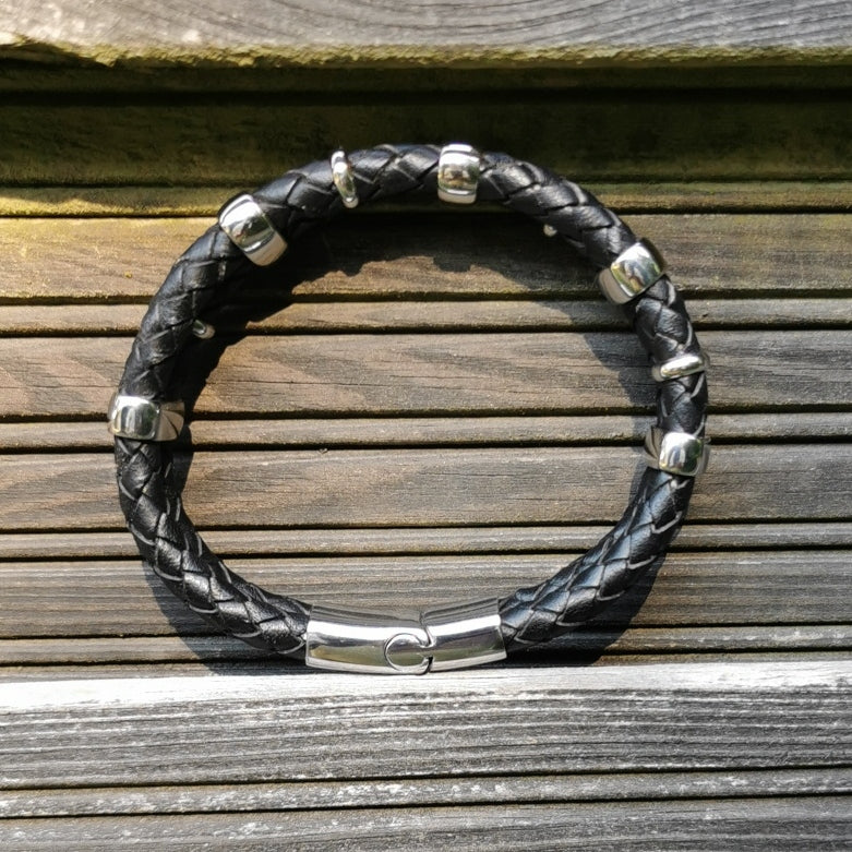 Leder-Armband-Herren-Afrika-schwarz-geflochten-Edelstahlverschluss-detail-wavepirate-shop-f