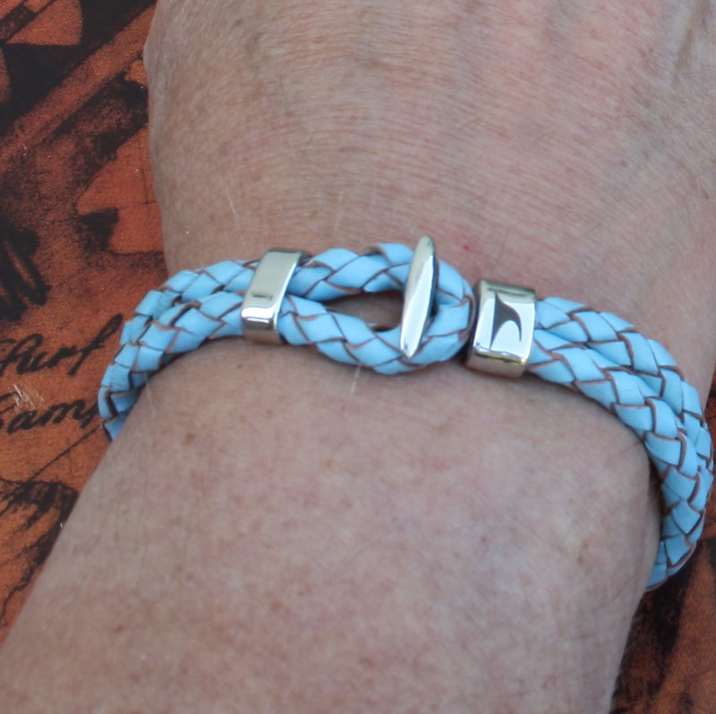 Leder-Armband-Herren-Aruba-heaven-geflochten-Edelstahlverschluss-getragen-wavepirate-shop-f