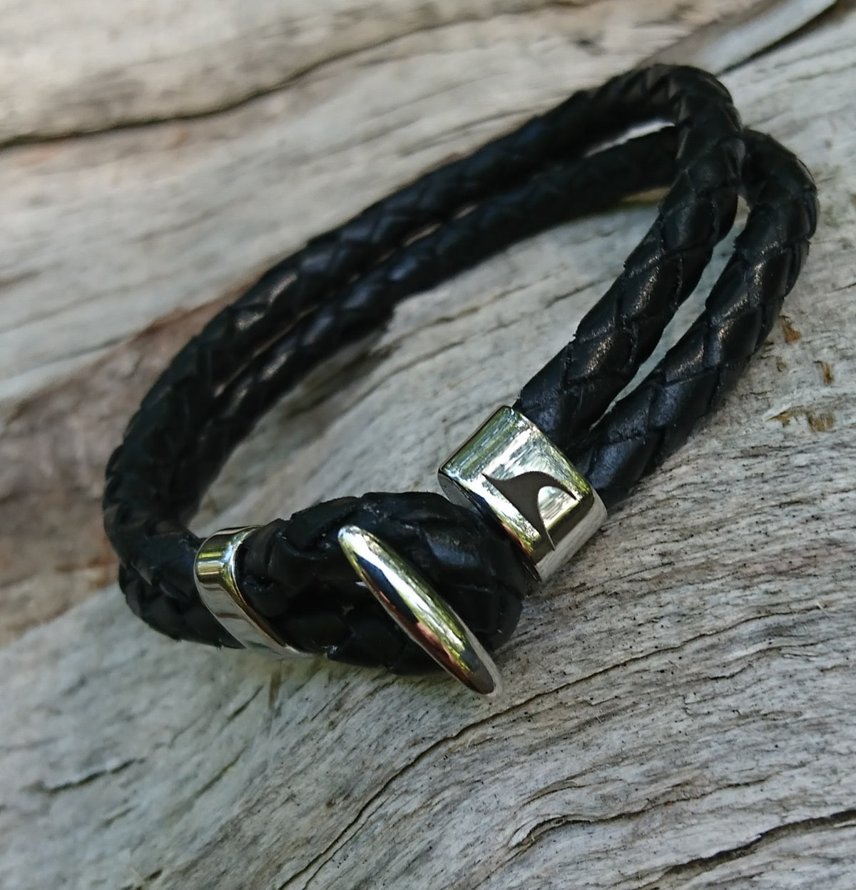 Leder-Armband-Herren-Aruba-schwarz-geflochten-Edelstahlverschluss-detail-wavepirate-shop-f