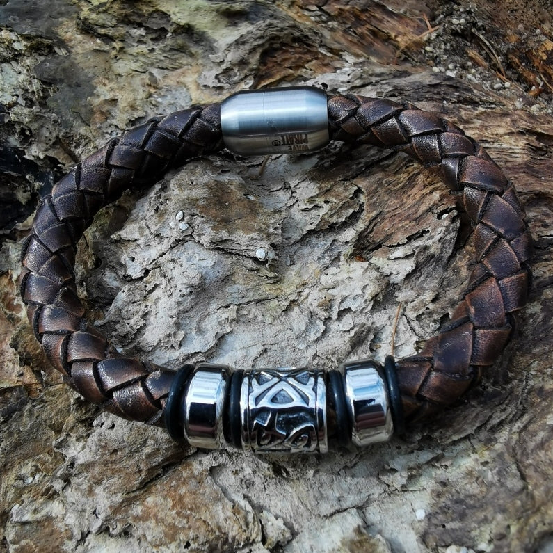 Leder-Armband-Herren-Fuerte-Shine-braun-geflochten-Edelstahlverschluss-detail-wavepirate-shop-f