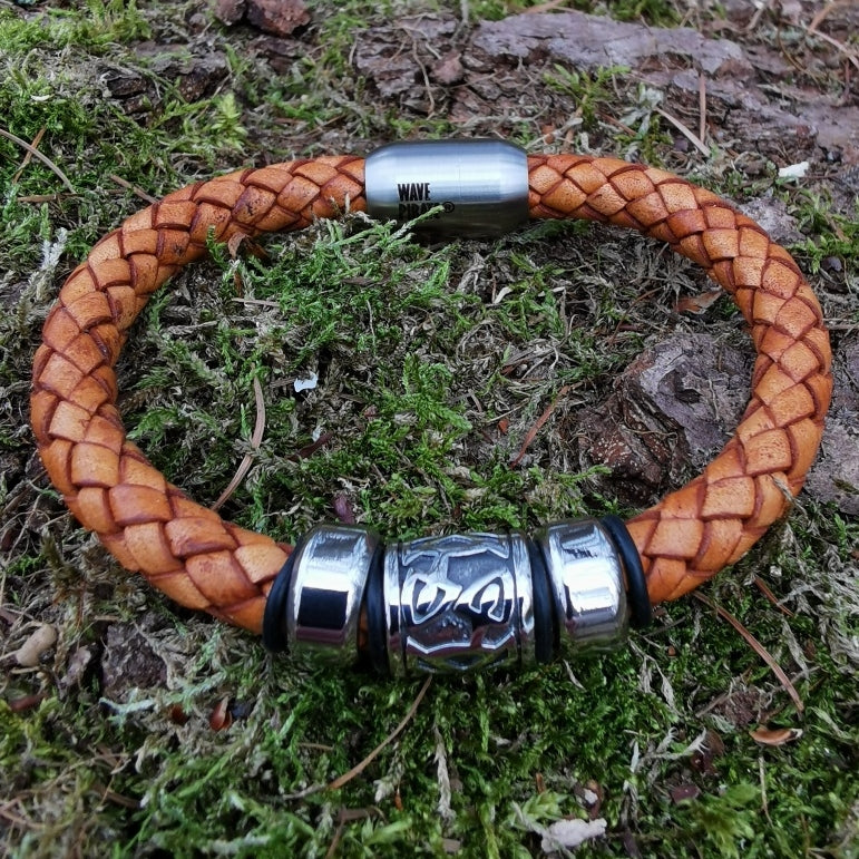 Leder-Armband-Herren-Fuerte-Shine-cognac-geflochten-Edelstahlverschluss-detail-wavepirate-shop-f