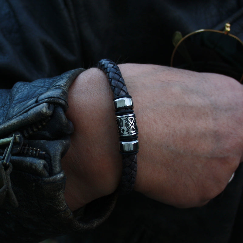 Leder-Armband-Herren-Fuerte-Shine-grau-geflochten-Edelstahlverschluss-getragen-wavepirate-shop-f
