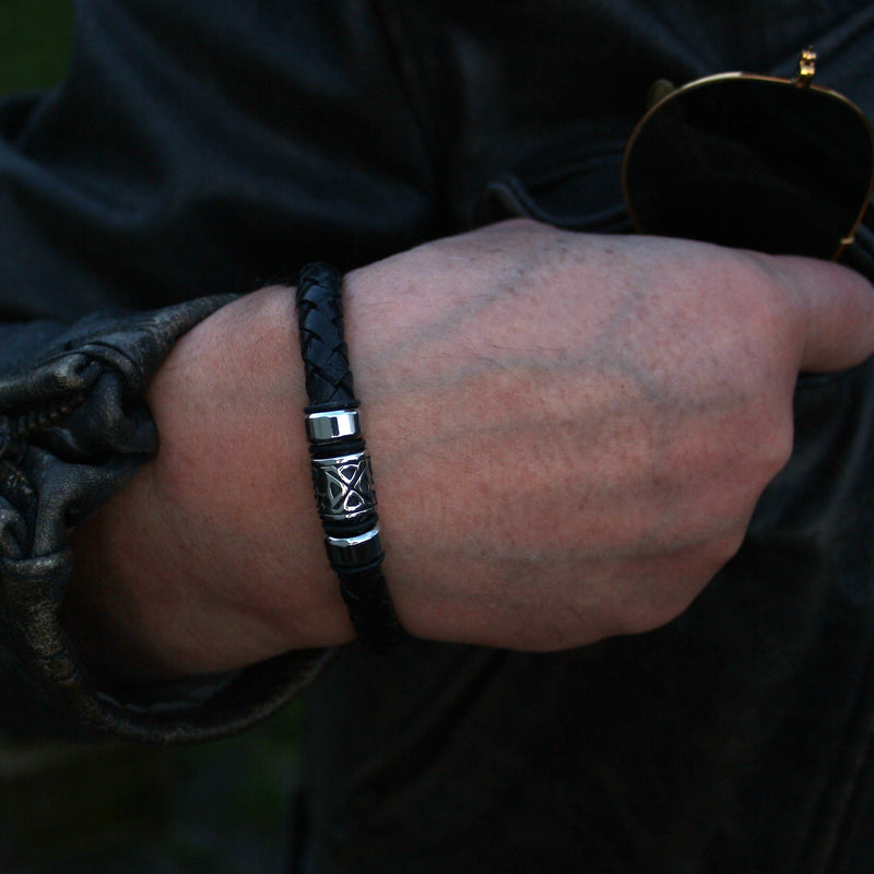 Leder-Armband-Herren-Fuerte-Shine-schwarz-geflochten-Edelstahlverschluss-getragen-wavepirate-shop-f