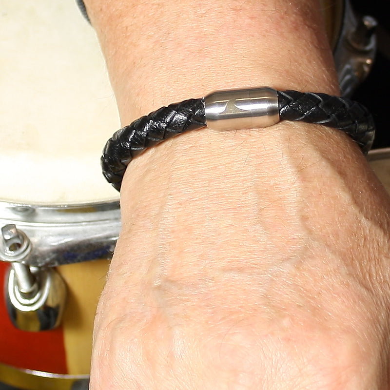 Leder-Armband-Herren-Fuerte-schwarz-geflochten-Edelstahlverschluss-getragen-wavepirate-shop-f