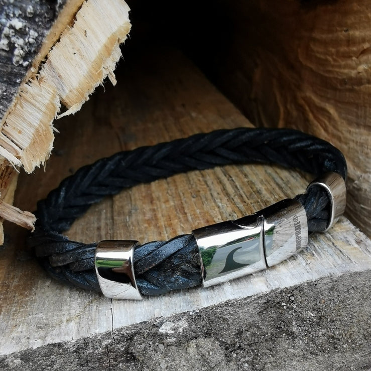 Leder-Armband-Herren-Groove-schwarz-geflochten-Edelstahlverschluss-detail-wavepirate-shop-10