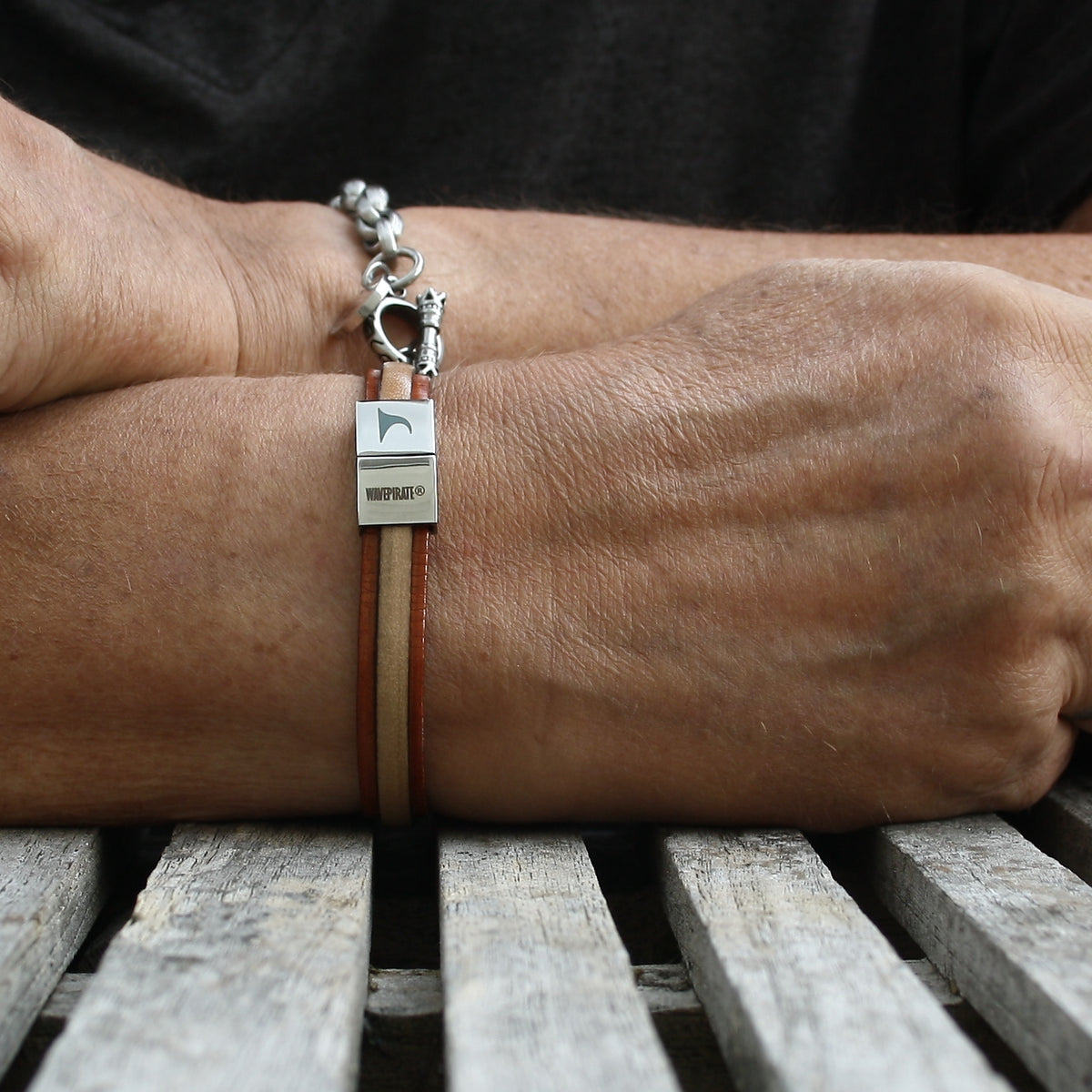 Leder-Armband-Herren-Line-cognac-elfenbein-flach-Edelstahlverschluss-getragen-wavepirate-shop