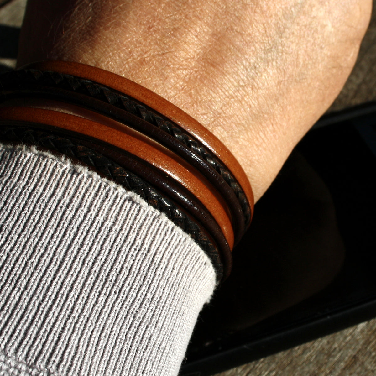 Leder-Armband-Herren-Mixed-cognac-braun-rund-Edelstahlverschluss-getragen-wavepirate-shop-lf-1