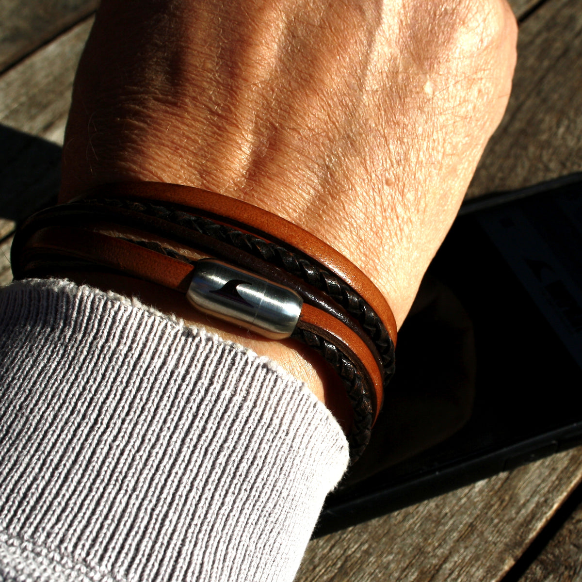 Leder-Armband-Herren-Mixed-cognac-braun-rund-Edelstahlverschluss-getragen-wavepirate-shop-lf