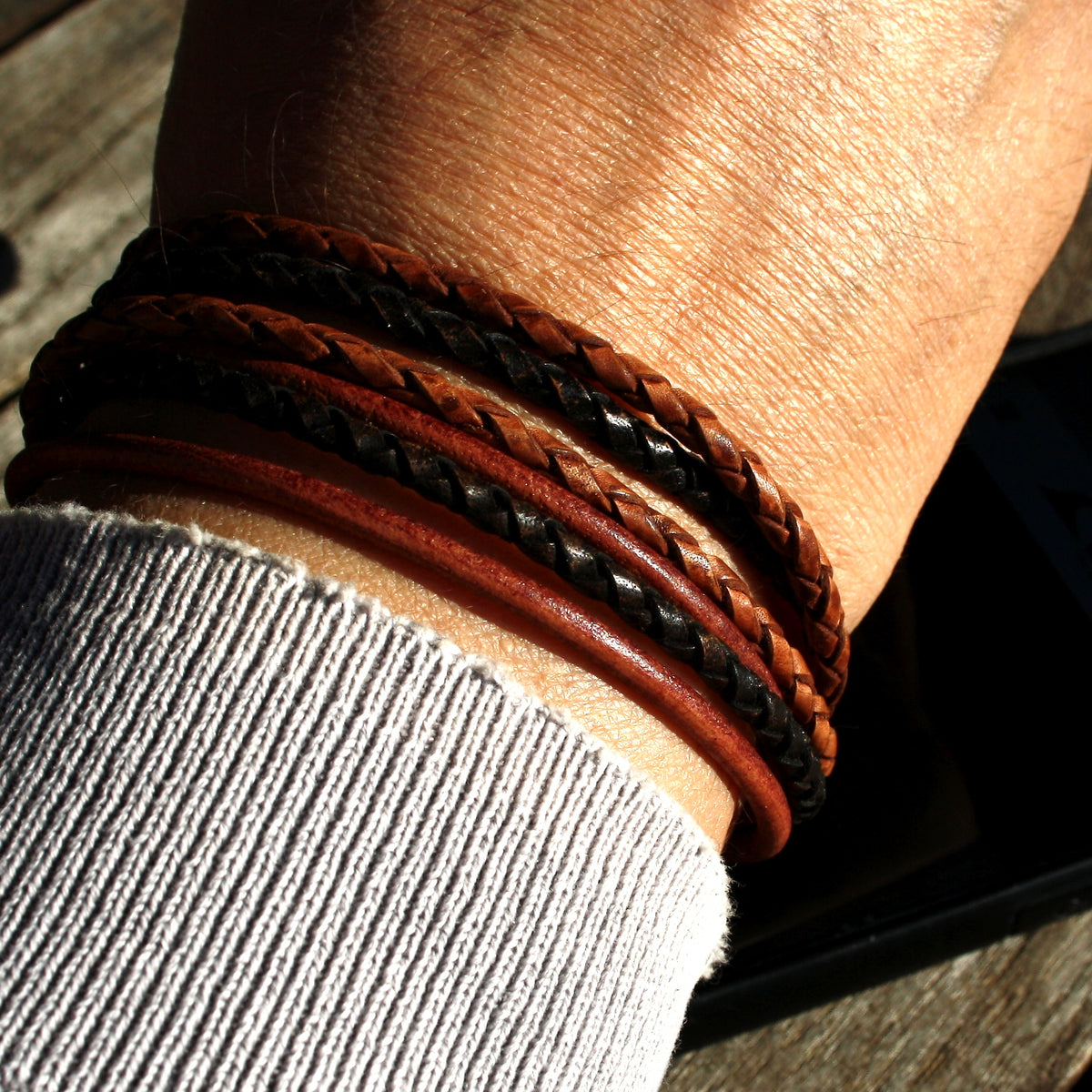 Leder-Armband-Herren-Mixed-cognac-braun-rund-Edelstahlverschluss-getragen-wavepirate-shop-lr-1