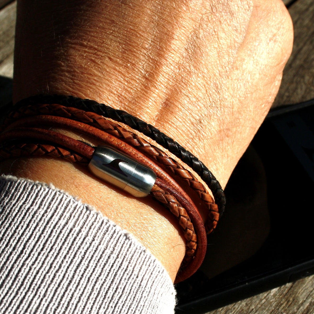 Leder-Armband-Herren-Mixed-cognac-braun-rund-Edelstahlverschluss-getragen-wavepirate-shop-lr