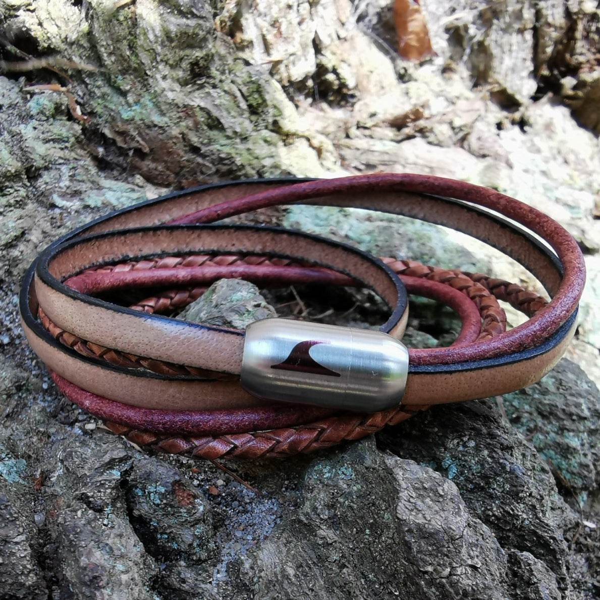 Leder-Armband-Herren-Mixed-cognac-elfenbein-rund-Edelstahlverschluss-detail-wavepirate-shop-lf