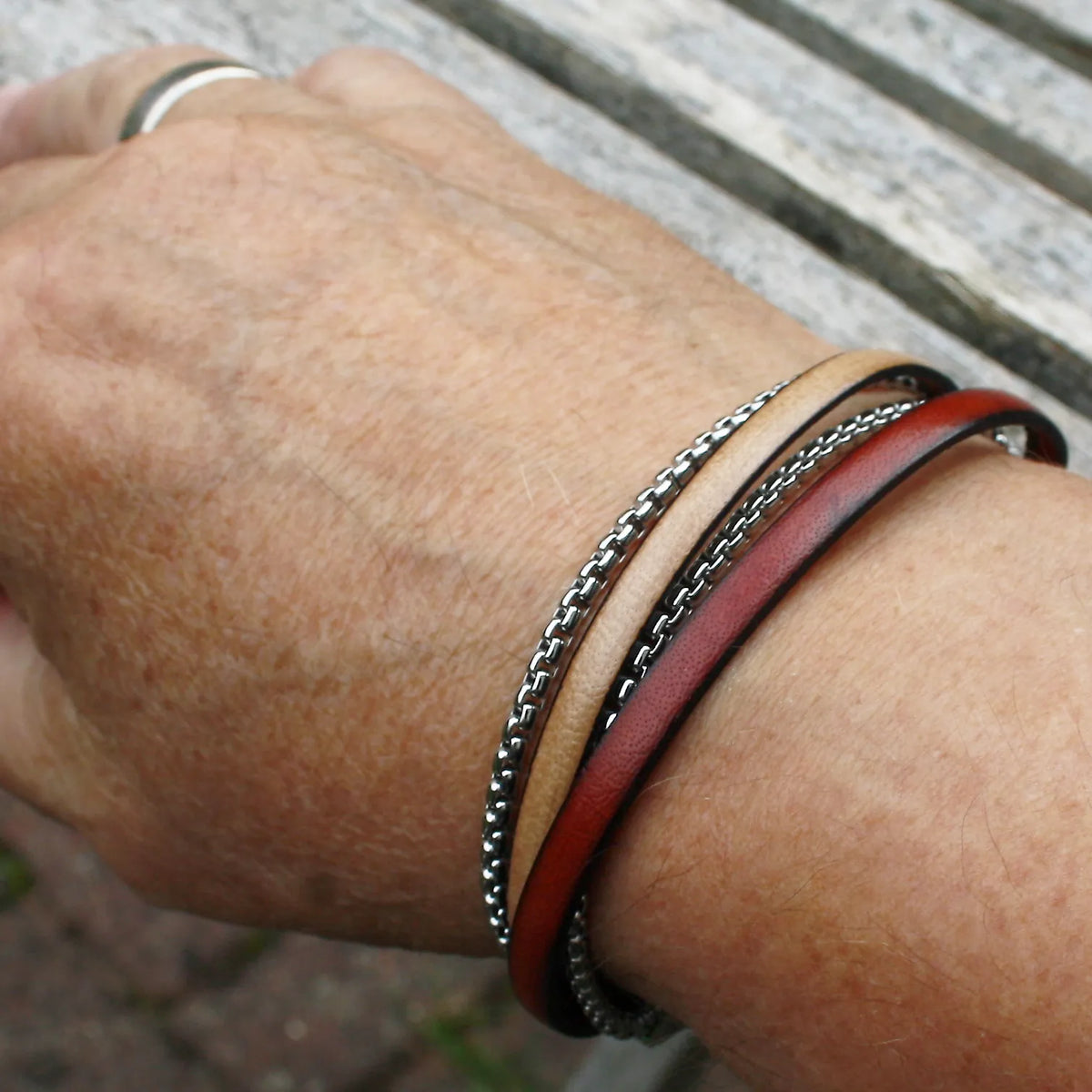 Leder-Armband-Herren-Rex-edelstahlkette-mahagoni-elfenbein-flach-Edelstahlverschluss-getragen-wavepirate-shop-3
