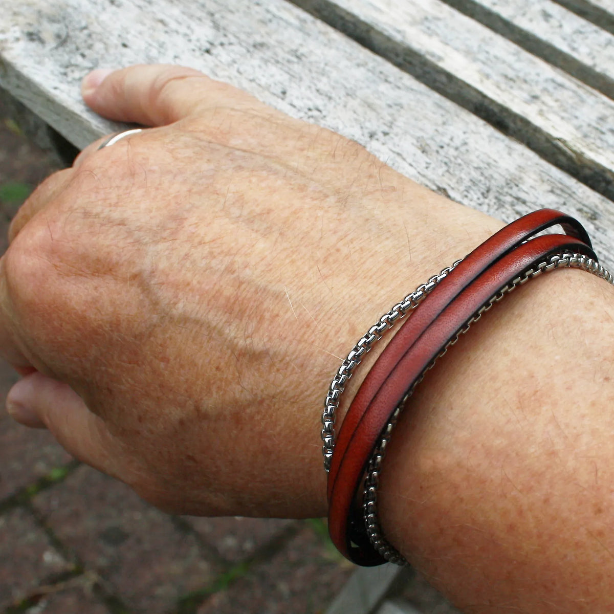 Leder-Armband-Herren-Rex-edelstahlkette-mahagoni-flach-Edelstahlverschluss-getragen-wavepirate-shop-4