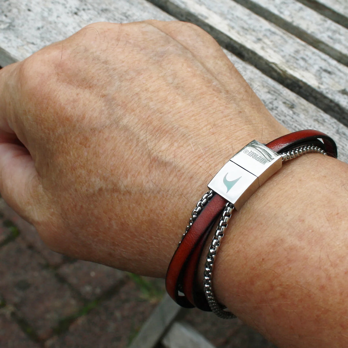 Leder-Armband-Herren-Rex-edelstahlkette-mahagoni-flach-Edelstahlverschluss-getragen-wavepirate-shop-4