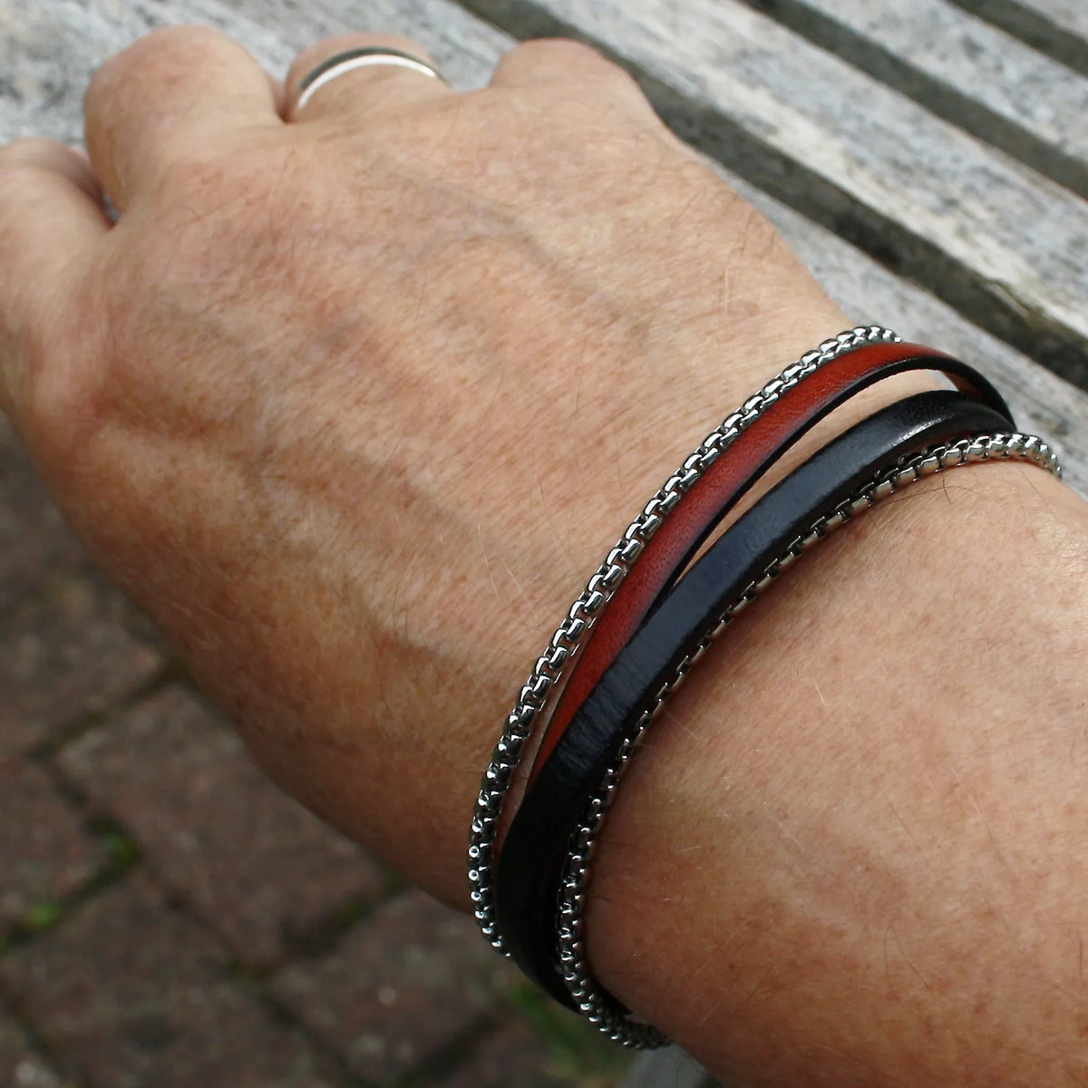 Leder-Armband-Herren-Rex-edelstahlkette-schwarz-mahagoni-flach-Edelstahlverschluss-getragen-wavepirate-shop-1
