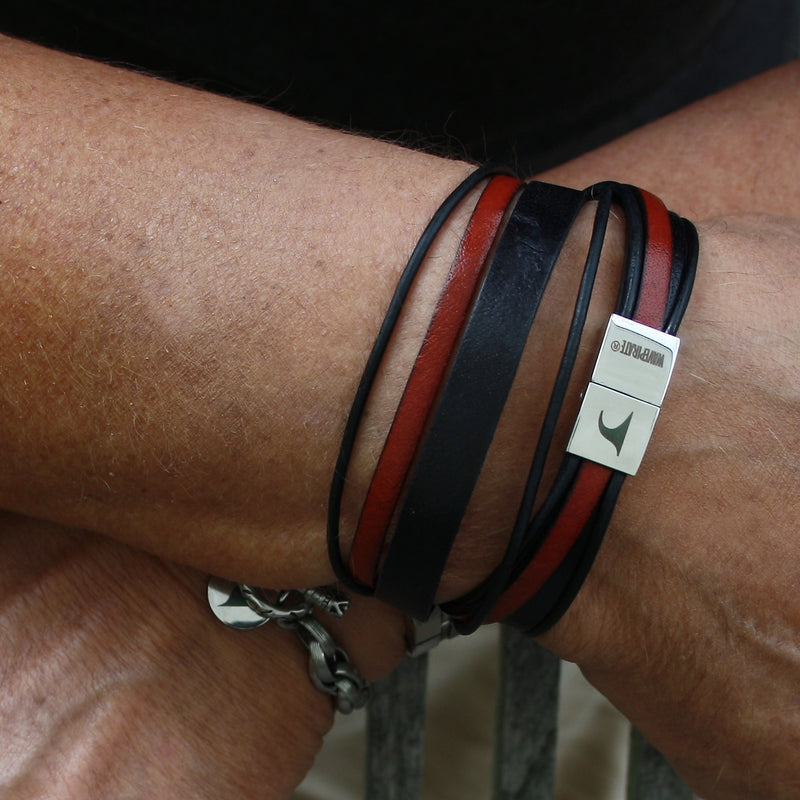 Leder-Armband-Herren-Rockstar-schwarz-mahagoni-flach-Edelstahlverschluss-getragen-wavepirate-shop