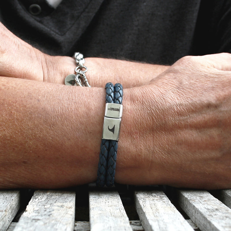 Leder-Armband-Herren-Tarifa-blau-geflochten-Edelstahlverschluss-getragen-wavepirate-shop-f