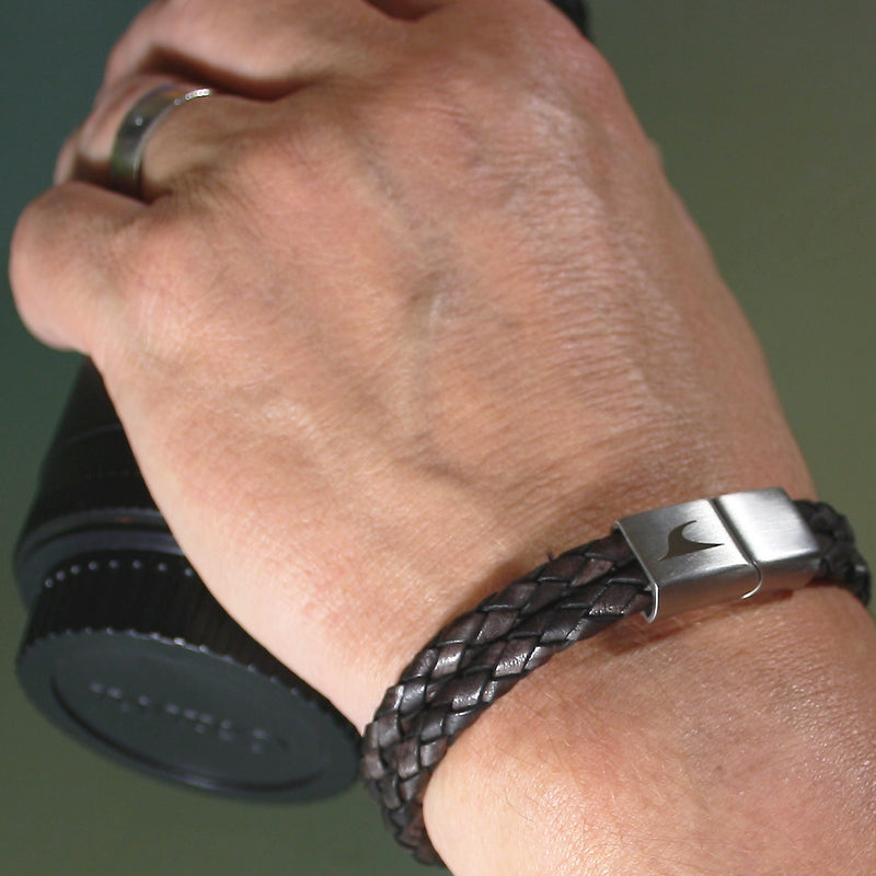 Leder-Armband-Herren-Tarifa-braun-geflochten-Edelstahlverschluss-getragen-wavepirate-shop-f