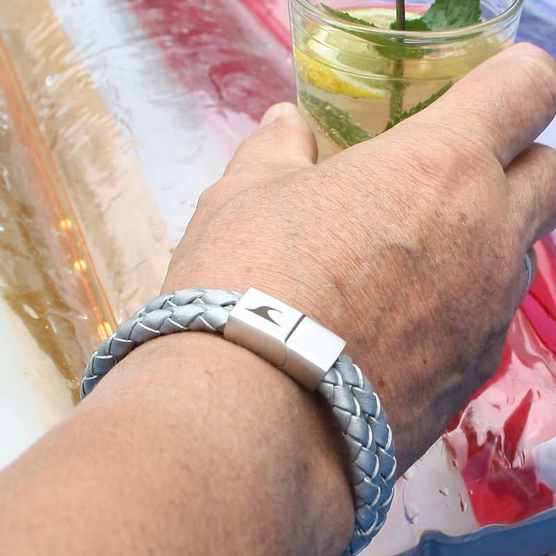 Leder-Armband-Herren-Tarifa-silber-geflochten-Edelstahlverschluss-getragen-wavepirate-shop-f