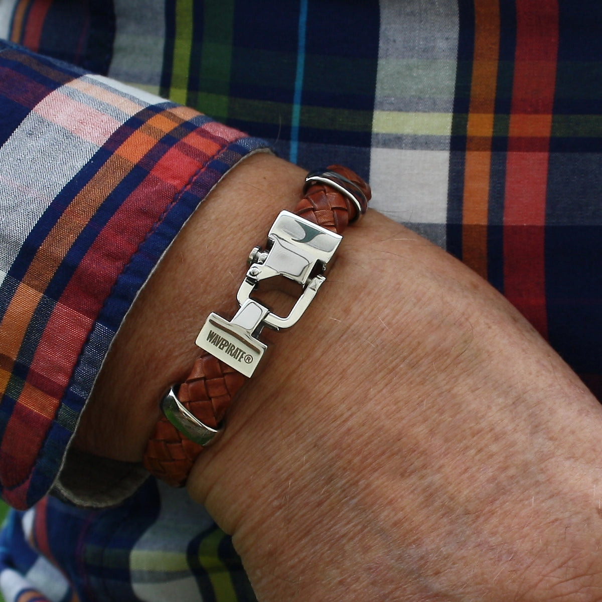 Leder-Armband-Herren-Turn-cognac-geflochten-oval-Edelstahlverschluss-getragen-wavepirate-shop-ov