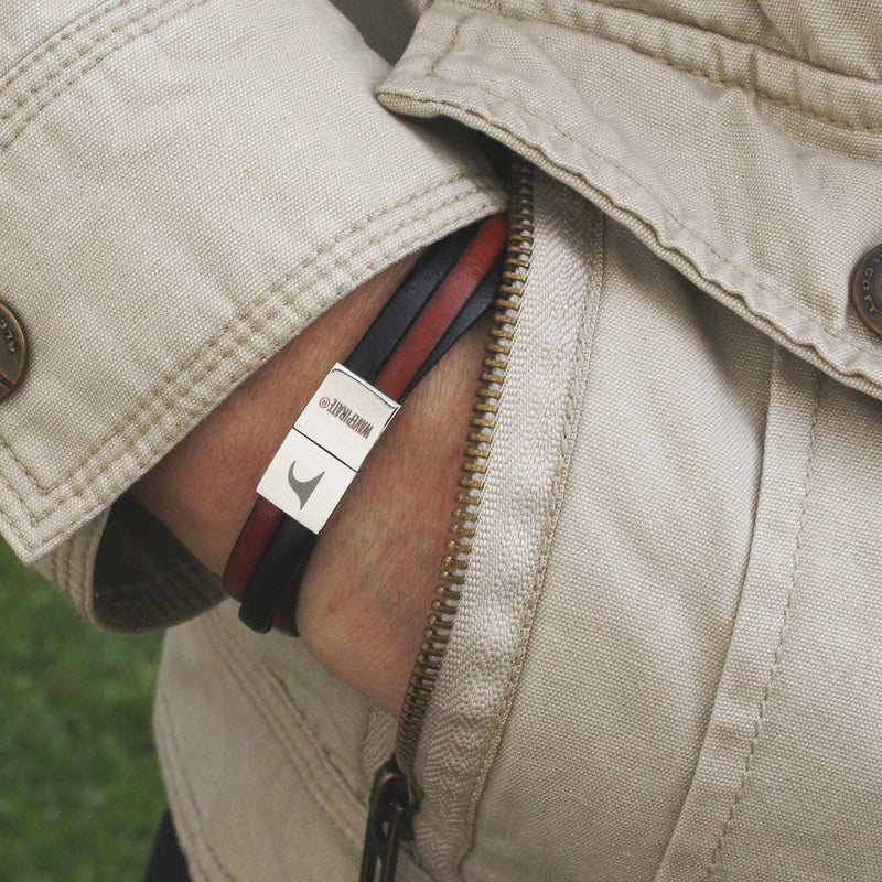 Leder-Armband-Herren-Twist-schwarz-mahagoni-flach-Edelstahlverschluss-getragen-wavepirate-shop