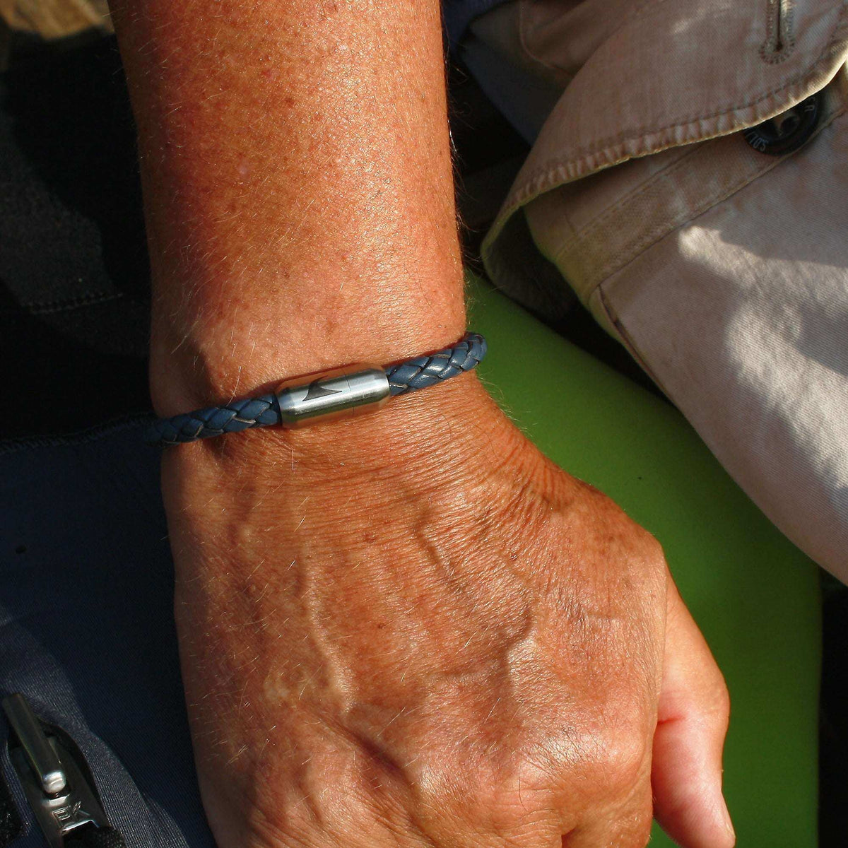 Leder-Armband-Herren-atoll-blau-geflochten-Edelstahlverschluss-getragen-wavepirate-shop-f-1