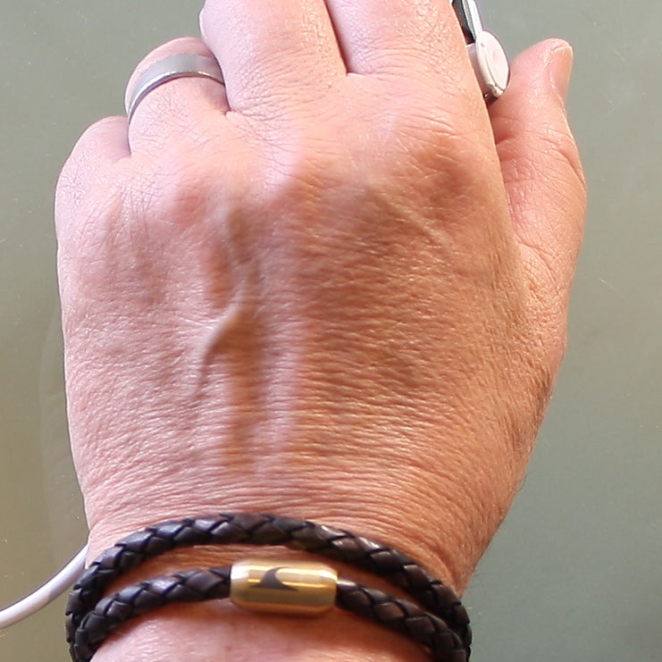 Leder-Armband-Herren-damen-hawaii-braun-gold-geflochten-Edelstahlverschluss-getragen-wavepirate-shop-f