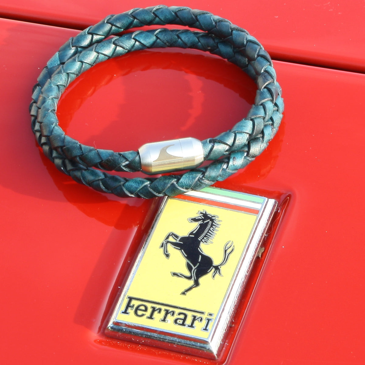 Leder-Armband-Herren-damen-hawaii-gruen-geflochten-Edelstahlverschluss-detail-wavepirate-shop-f