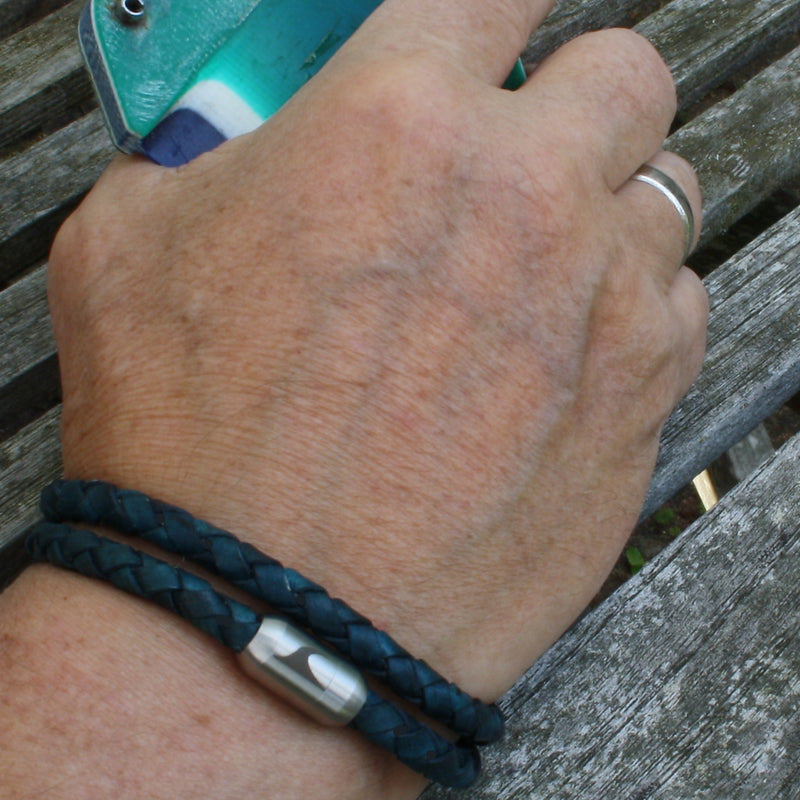 Leder-Armband-Herren-damen-hawaii-gruen-geflochten-Edelstahlverschluss-getragen-wavepirate-shop-f