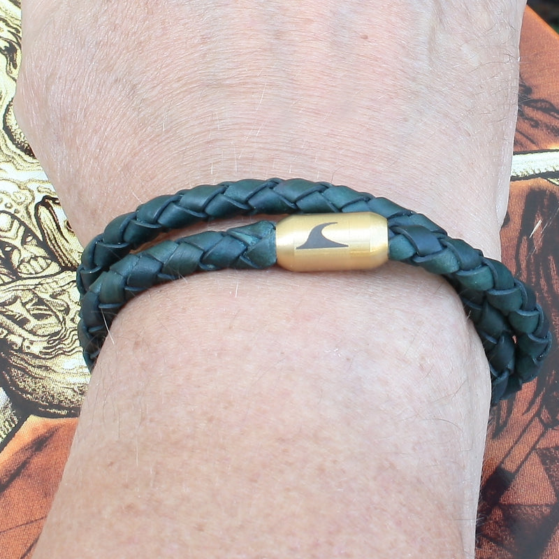 Leder-Armband-Herren-damen-hawaii-gruen-gold-geflochten-Edelstahlverschluss-getragen-wavepirate-shop-f