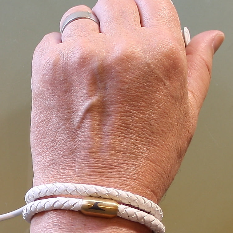 Leder-Armband-Herren-damen-hawaii-weiss-gold-geflochten-Edelstahlverschluss-getragen-wavepirate-shop-f