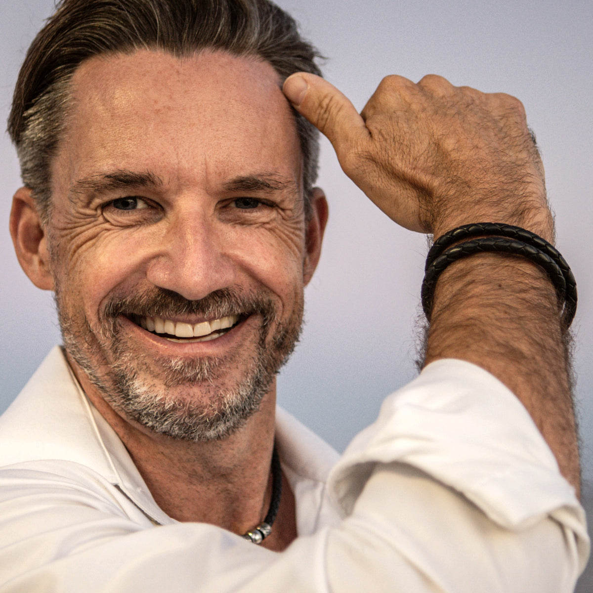 Leder-Armband-Herren-hawaii-schwarz-geflochten-Edelstahlverschluss-getragen-wavepirate-shop-f-m