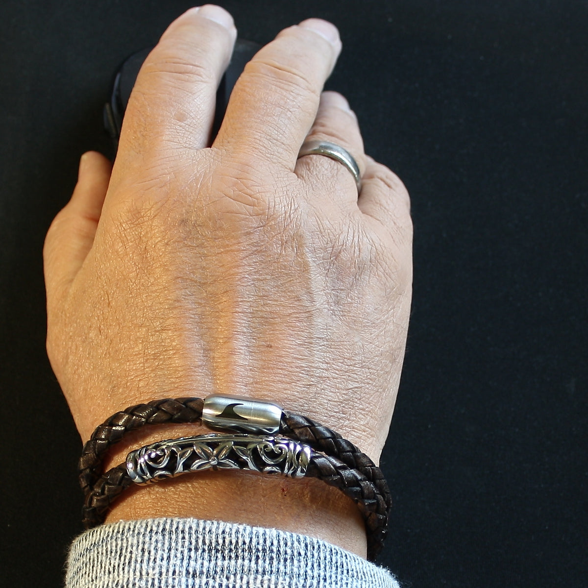 Leder-Armband-Herren-hawaii-xo-braun-Edelstahlverschluss-getragen-wavepirate-shop-f
