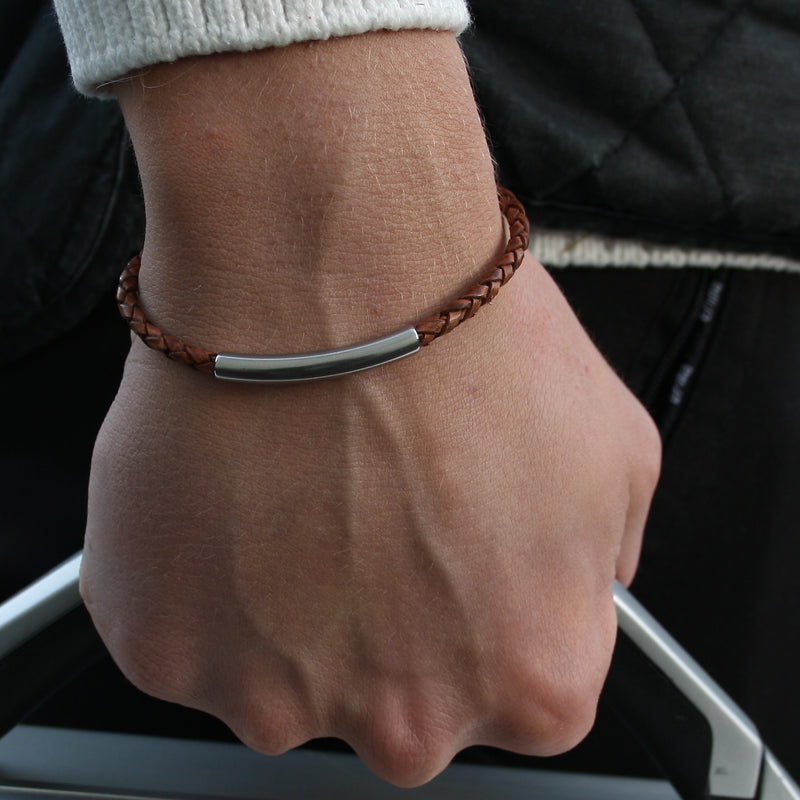 Leder-armband-Damen-herren-curve-fusskette-cognac-Edelstahlverschluss-verstellbar-getragen-wavepirate-shop-f