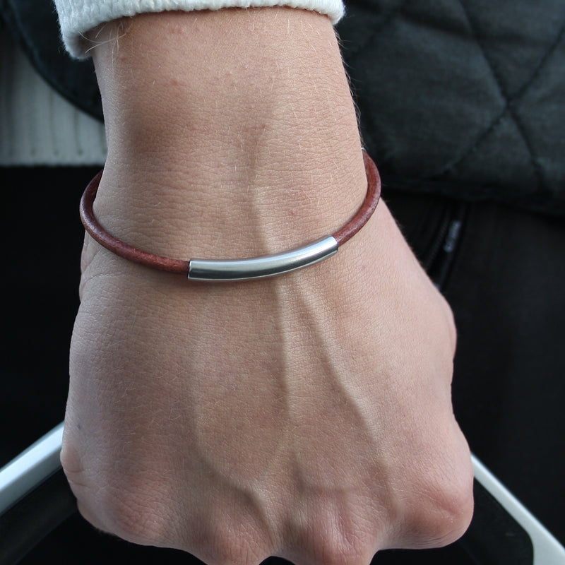 Leder-armband-Damen-herren-curve-fusskette-cognac-massiv-Edelstahlverschluss-verstellbar-getragen-wavepirate-shop-r
