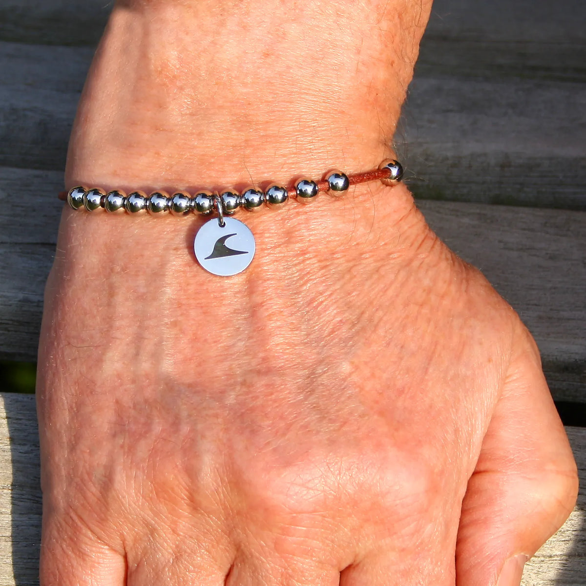Leder-armband-Herren-damen-fusskette-aloha-bordeaux-Edelstahlverschluss-getragen-wavepirate-shop-z2-1